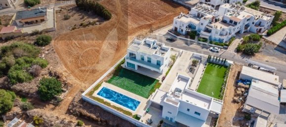 4 Schlafzimmer Villa in Paralimni, Cyprus, Nr. 9215 30