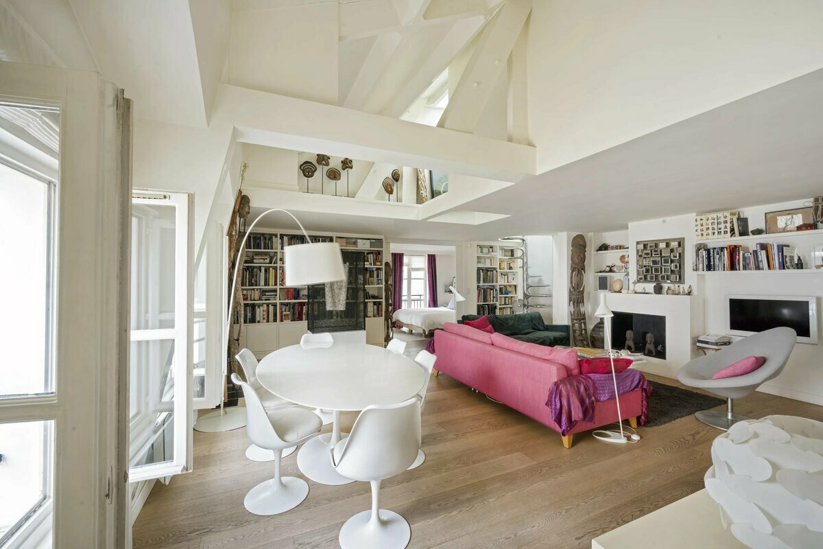 2 bedrooms Castles in Paris, France No. 127221