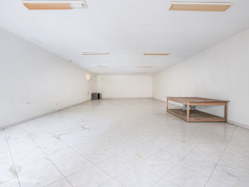 196m² Warehouse in Guimaraes, Portugal No. 234367
