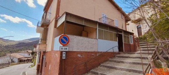 4 bedrooms House in Pescosansonesco, Italy No. 344286 8