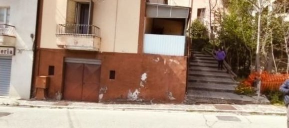 4 bedrooms House in Pescosansonesco, Italy No. 344286 7