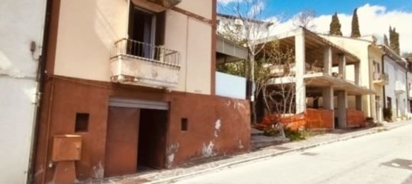 4 bedrooms House in Pescosansonesco, Italy No. 344286 6