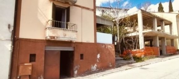 4 bedrooms House in Pescosansonesco, Italy No. 344286 3