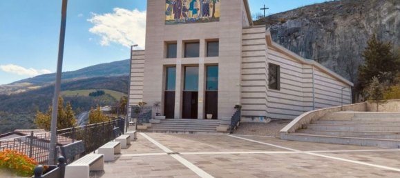 4 bedrooms House in Pescosansonesco, Italy No. 344286 31