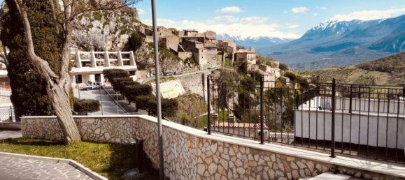 4 bedrooms House in Pescosansonesco, Italy No. 344286 12