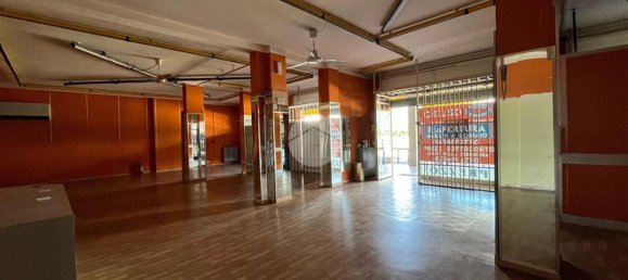 Propiedad comercial en Barge, Italy 250 m² No. 282755 6