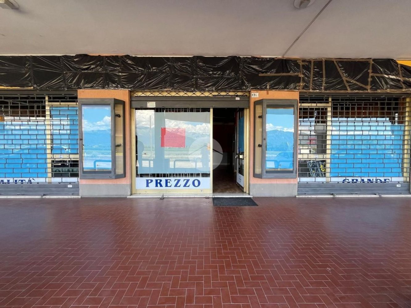 Propiedad comercial en Barge, Italy 250 m² No. 282755