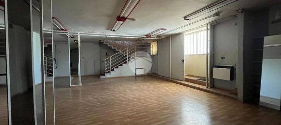 Propiedad comercial en Barge, Italy 250 m² No. 282755 9