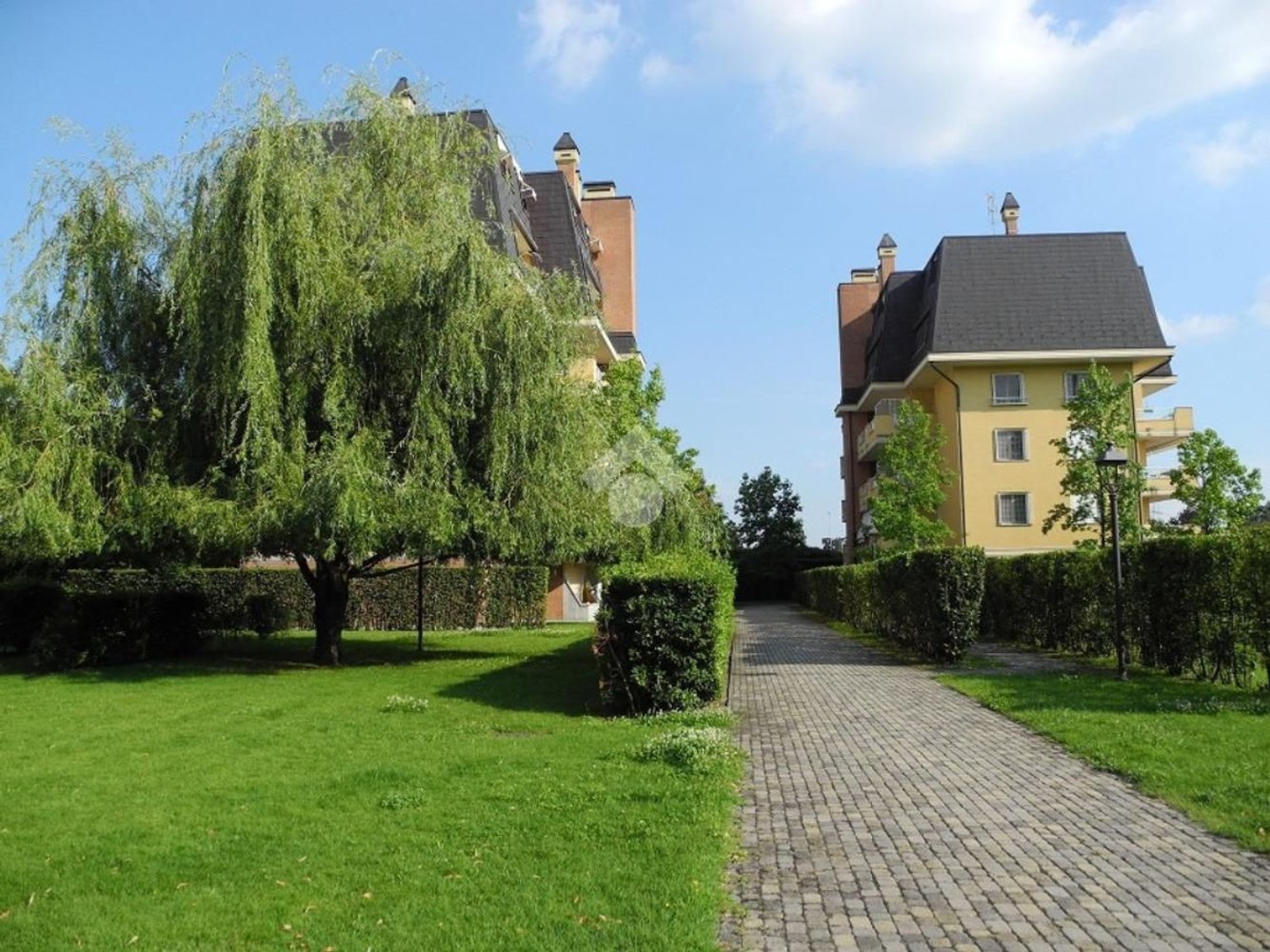 2غرفة شقة في Assago, Italy رقم 338125