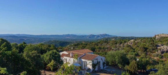 2 bedrooms Villa in Olbia, Italy No. 266214 2