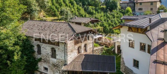 Вилла с 13 спальнями в Мале, Италия № 105568 5