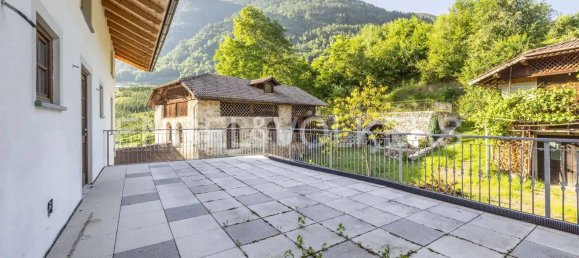 Вилла с 13 спальнями в Мале, Италия № 105568 27