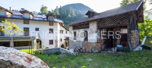 Вилла с 13 спальнями в Мале, Италия № 105568 10