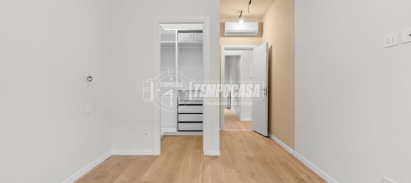 2 bedrooms Apartment in Milan, Italy No. 328663 11