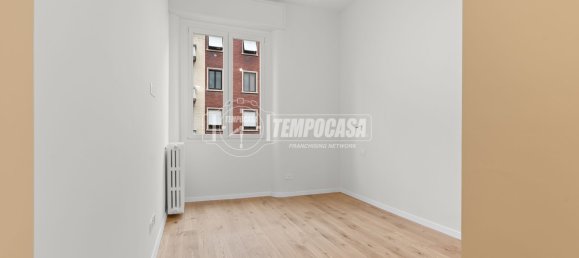 2 bedrooms Apartment in Milan, Italy No. 328663 10