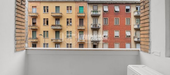 2 bedrooms Apartment in Milan, Italy No. 328663 4