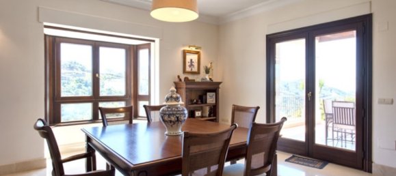 5 bedrooms Villa in Malaga, Spain No. 102943 12