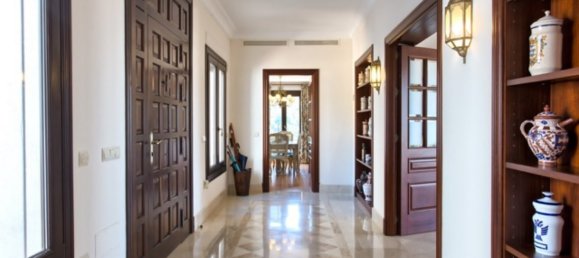 5 bedrooms Villa in Malaga, Spain No. 102943 41