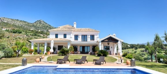 5 bedrooms Villa in Malaga, Spain No. 102943 4