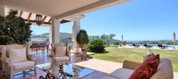 5 bedrooms Villa in Malaga, Spain No. 102943 8
