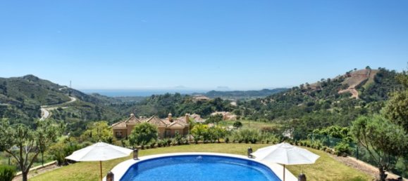 5 bedrooms Villa in Malaga, Spain No. 102943 3