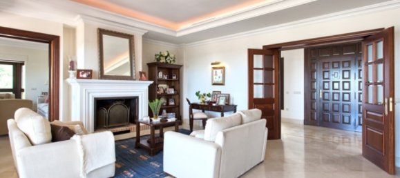 5 bedrooms Villa in Malaga, Spain No. 102943 9