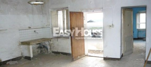 13 rooms House in Terranuova Bracciolini, Italy No. 67077 8