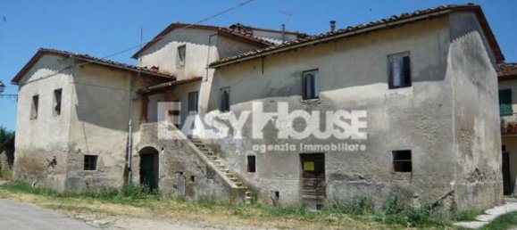 13 rooms House in Terranuova Bracciolini, Italy No. 67077 3