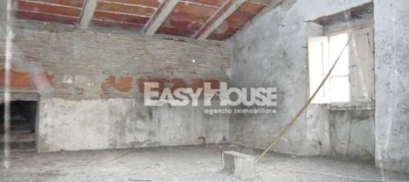 13 rooms House in Terranuova Bracciolini, Italy No. 67077 5
