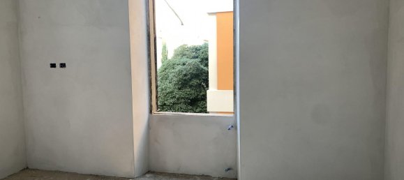 3 rooms Apartment in Florence, Italy No. 33013 3
