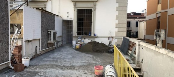 3 rooms Apartment in Florence, Italy No. 33013 8