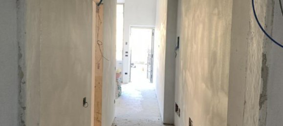 3 rooms Apartment in Florence, Italy No. 33013 12