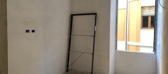 3 rooms Apartment in Florence, Italy No. 33013 7
