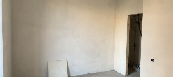 3 rooms Apartment in Florence, Italy No. 33013 5
