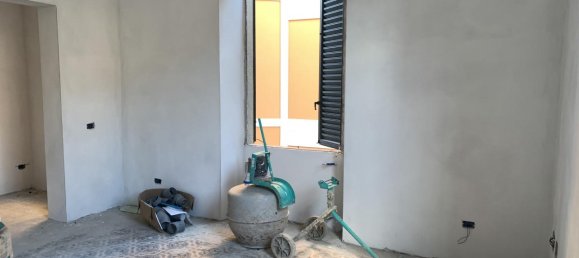 3 rooms Apartment in Florence, Italy No. 33013 9