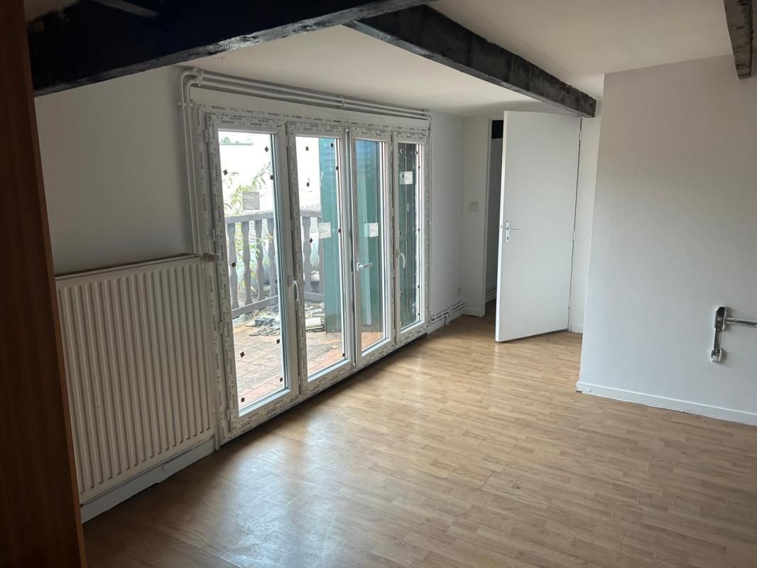 Dúplex de 2 dormitorios en Romainville, France No. 176199