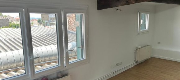 Dúplex de 2 dormitorios en Romainville, France No. 176199 2