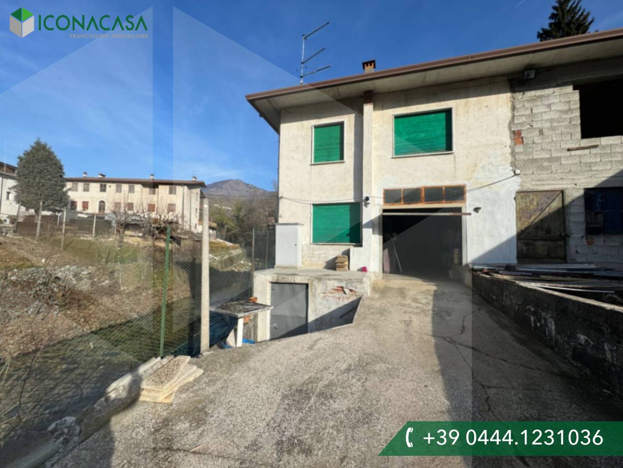 5 rooms House in Altissimo, Italy No. 19244