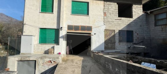 5 rooms House in Altissimo, Italy No. 19244 9