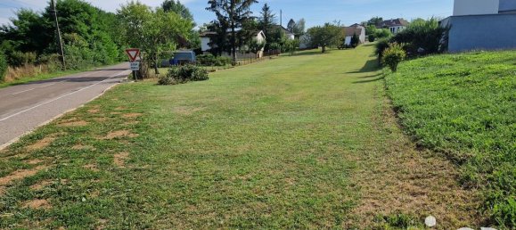 939m² Land in Marnay, France No. 80187 5