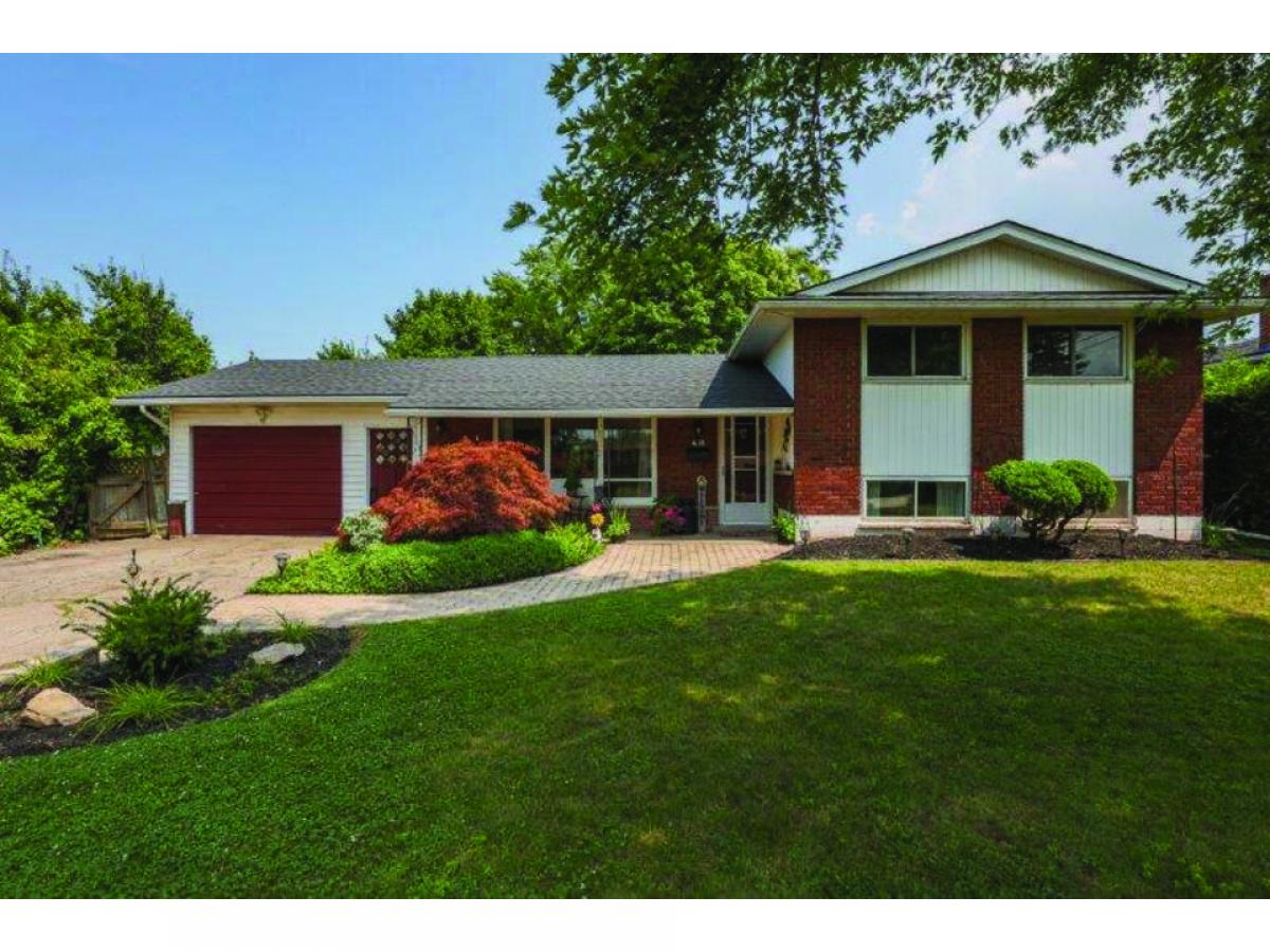 4 bedrooms House in Grimsby, Canada No. 276