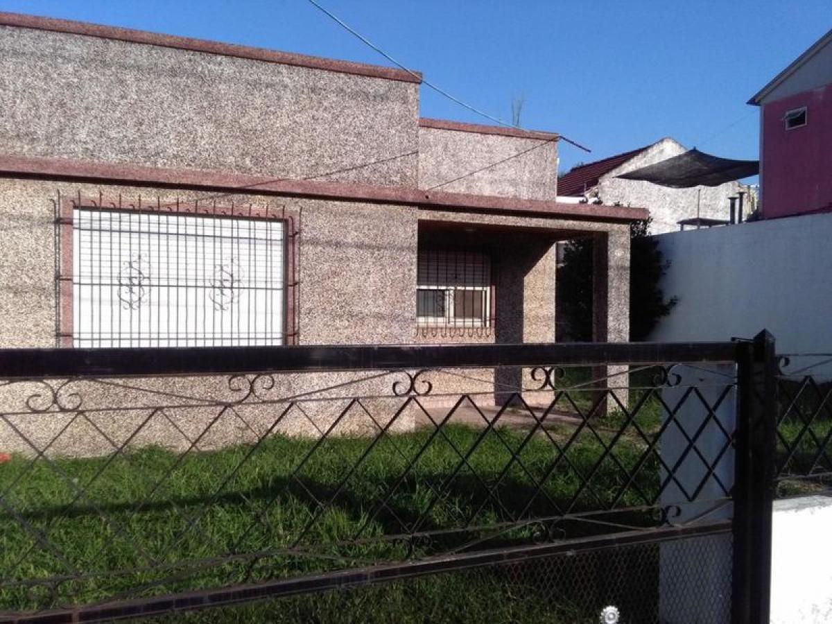 2 bedrooms House in Malvinas Argentinas, Argentina No. 97900