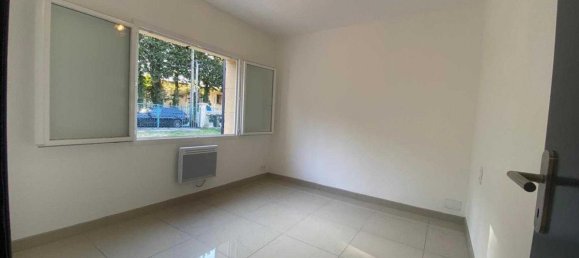 2 bedrooms Villa in Violes, France No. 195914 9