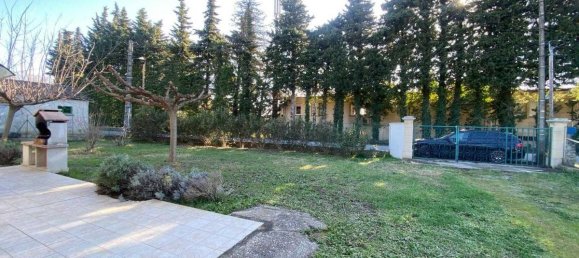 2 bedrooms Villa in Violes, France No. 195914 4