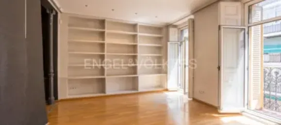 Apartamento de 2 dormitorios en Madrid, Spain No. 185553 3