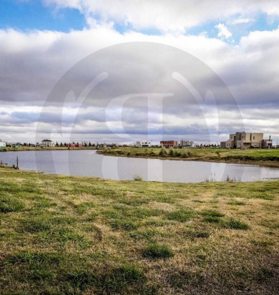 Земельный участок в Эскобар, Аргентина № 115482