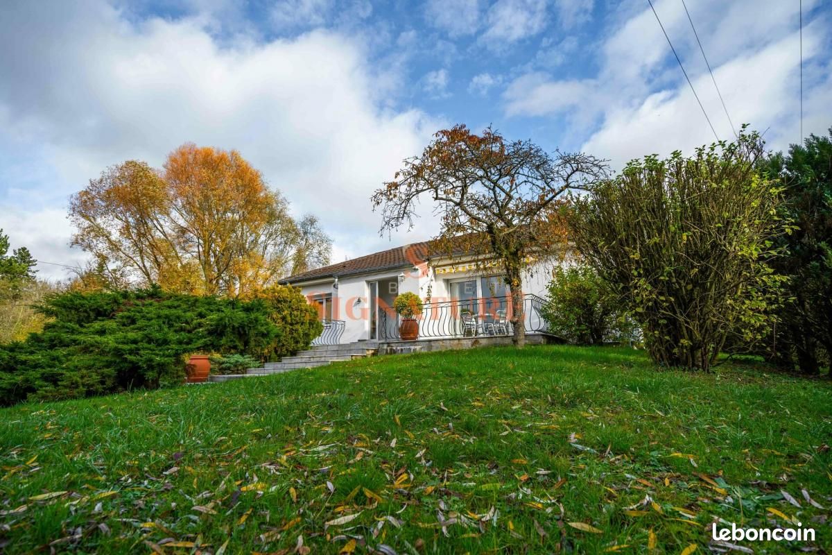 3 bedrooms Villa in Sainte-Marie-aux-Chenes, France No. 270144