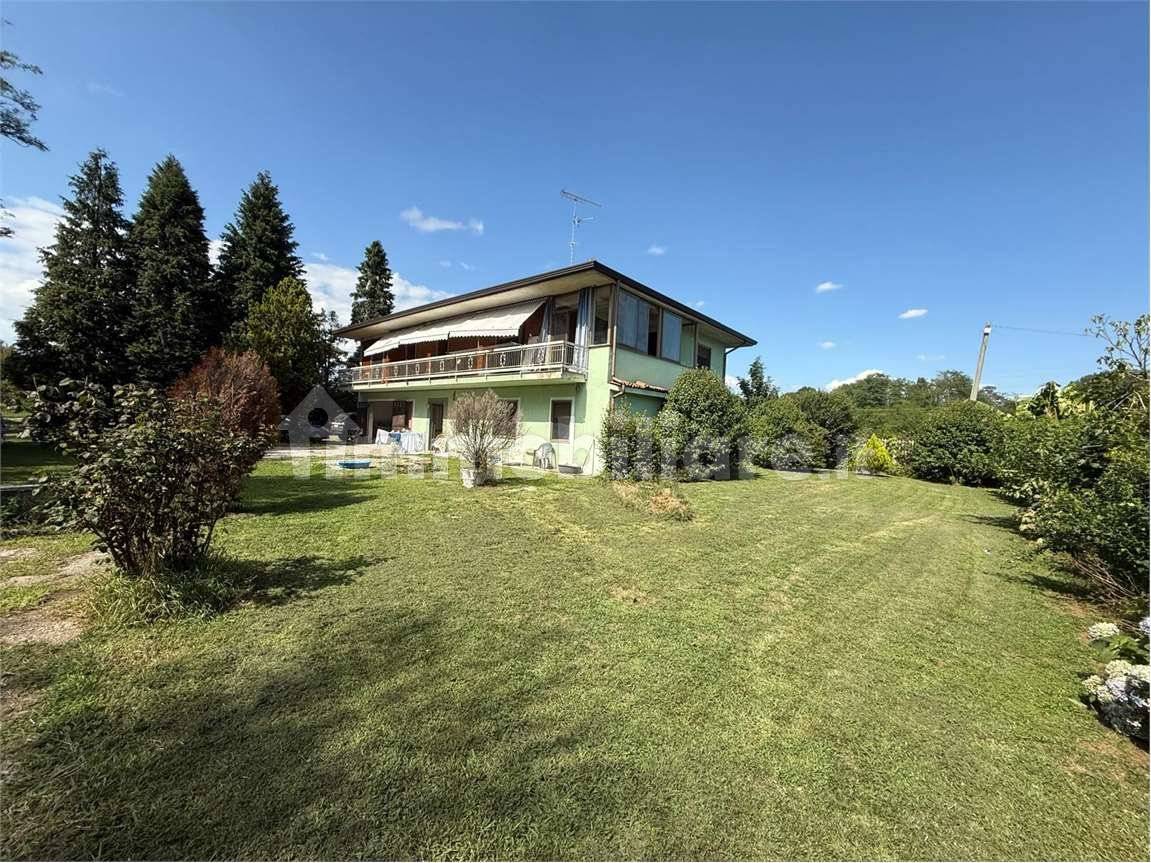 6 bedrooms Villa in Suno, Italy No. 259808