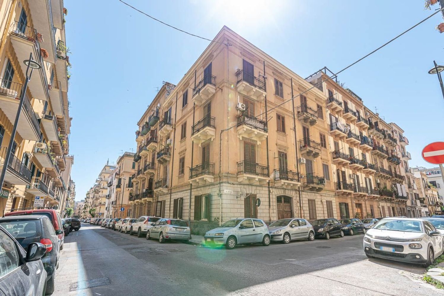 3-salle Appartement à Palermo, Italy No. 309363