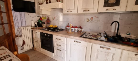 3-salle Appartement à Pomezia, Italy No. 256944 9